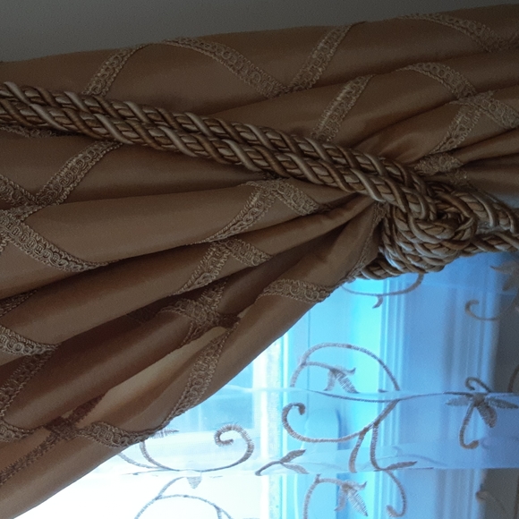 SET OF 8 HORCHOW ANTIQUE GOLD CURTAIN TIE BACKS - Picture 4 of 11